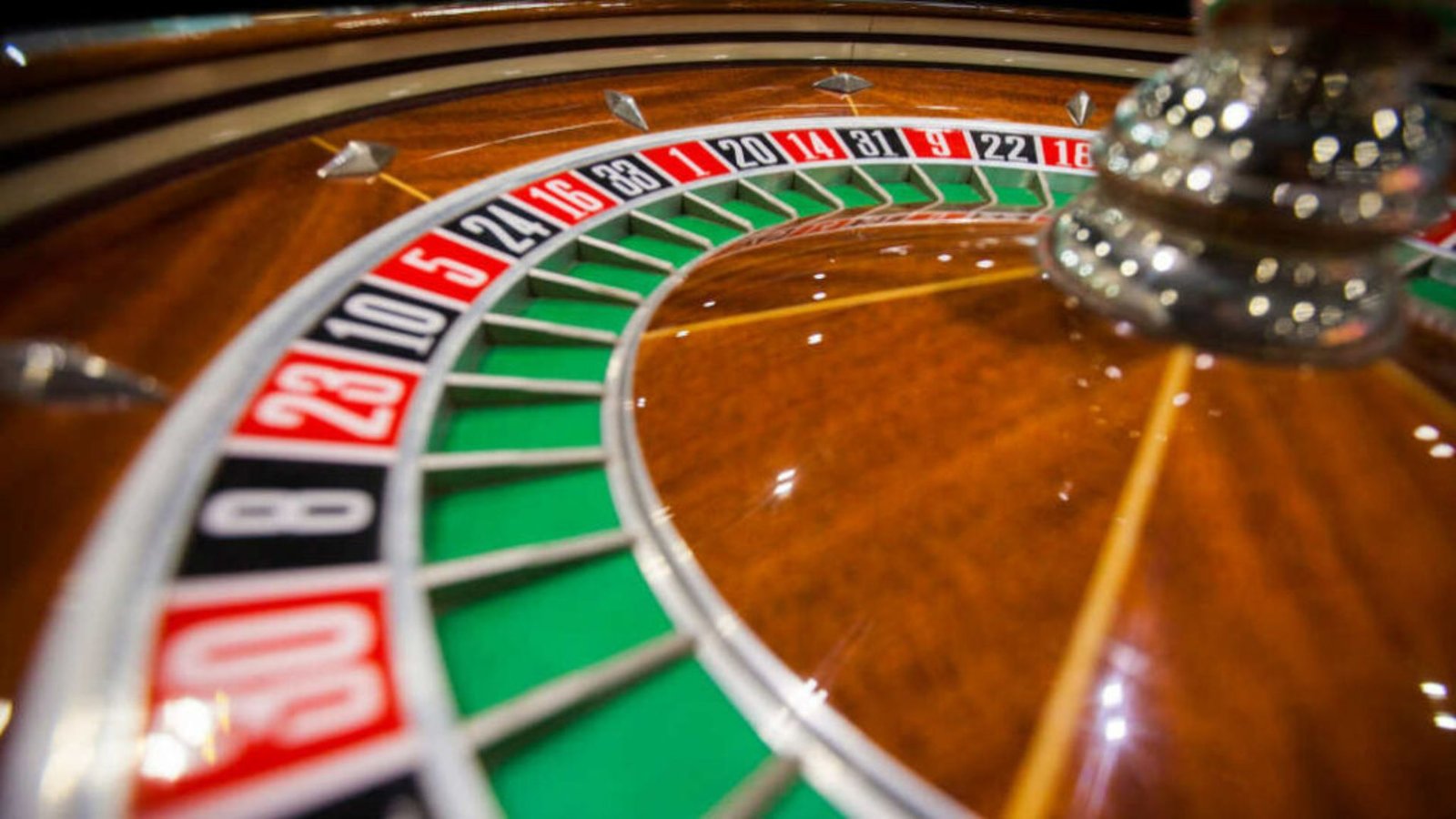 King Johnnie Casino Online: Low Stakes Auto Roulette