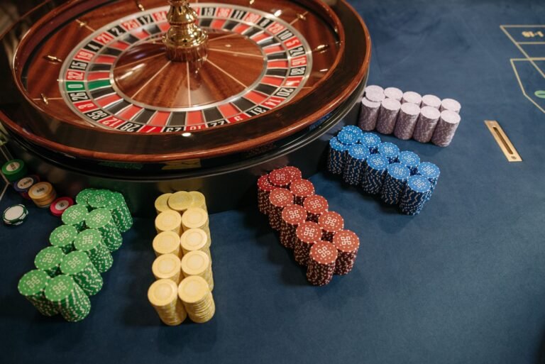 King Johnnie Casino Review: Stack Multipliers Fast Payouts Safely
